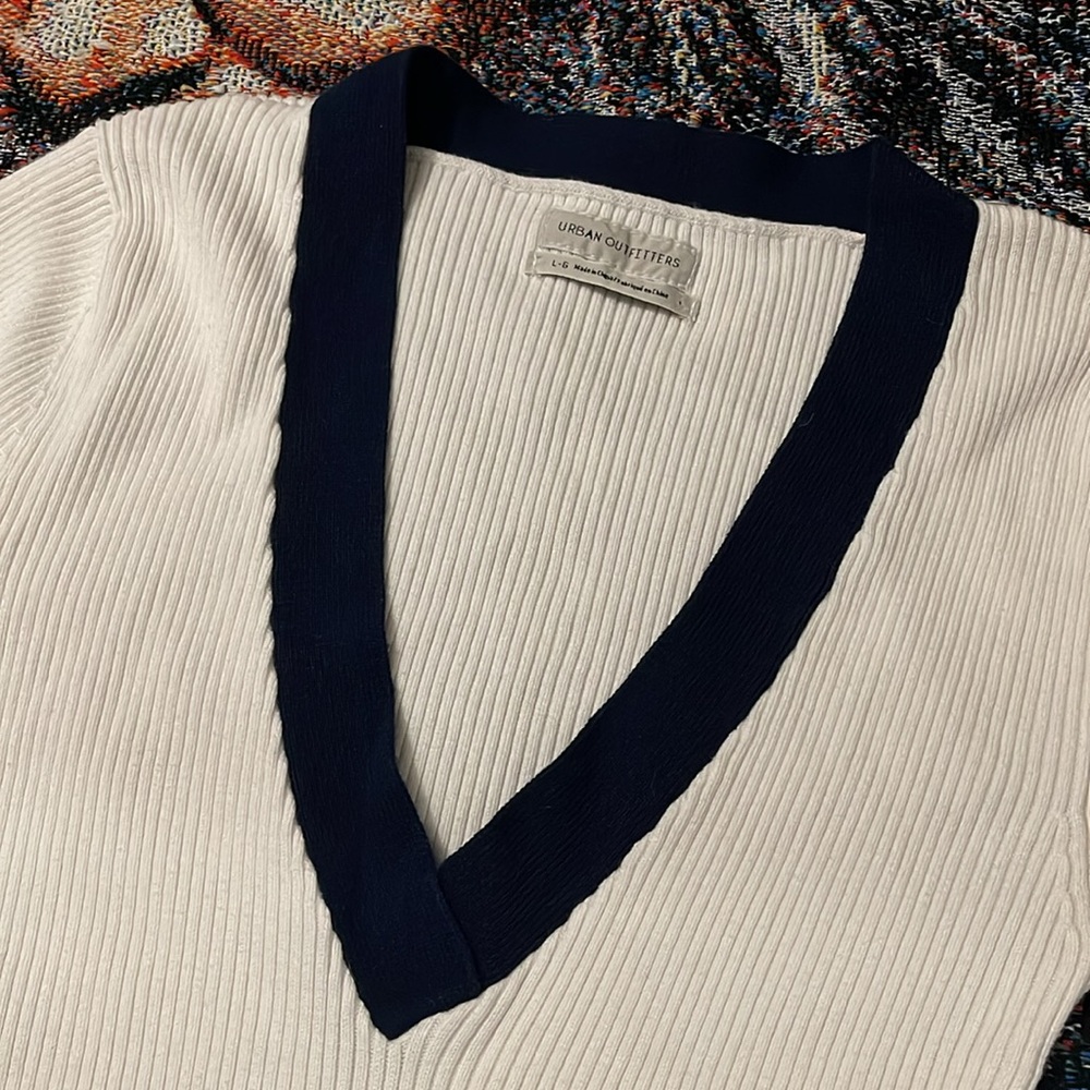 Urban Outfitters Ellis Deep Plunge Vneck Ribbed Knit Sweater Top⚓️ - Picture 3 of 6